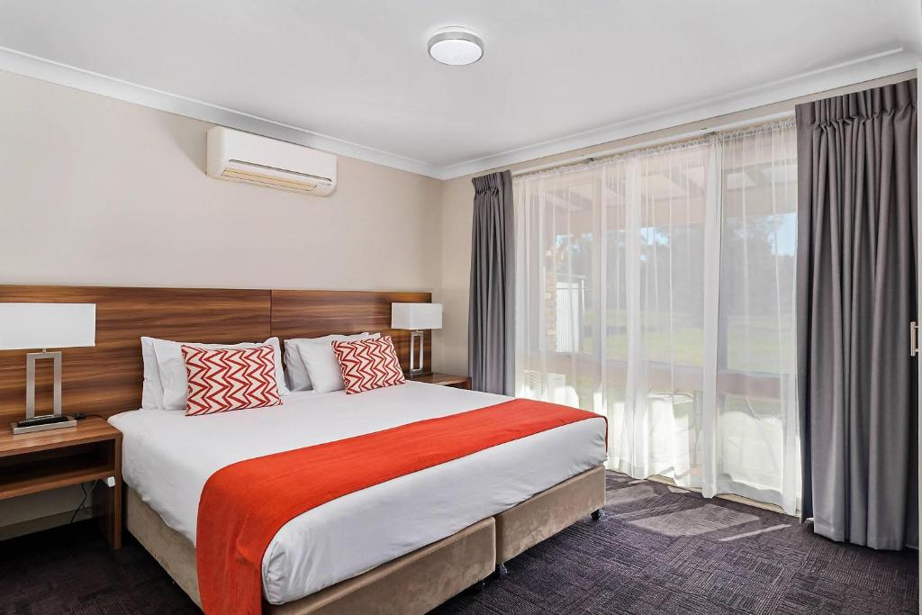 Quality Inn Carriage House - 