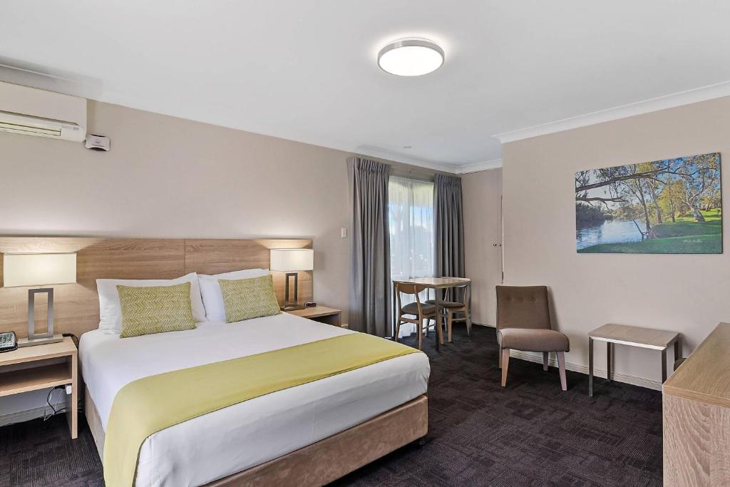 Quality Inn Carriage House - 