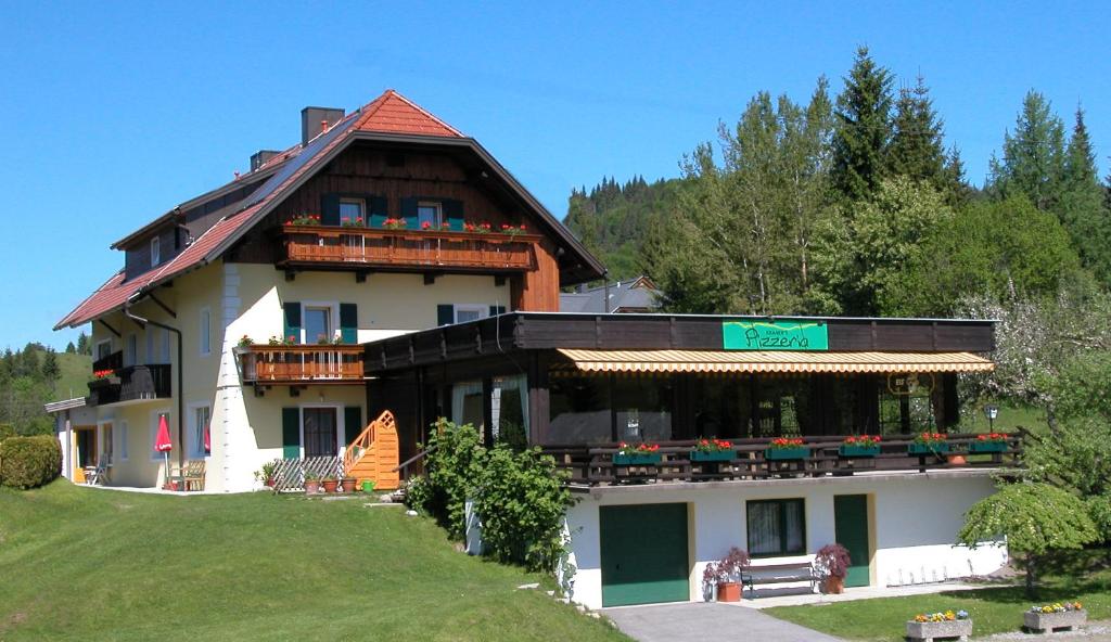 Galeriebild der Unterkunft Kraners Alpenhof BIO Bed and Breakfast Pension in Weissensee
