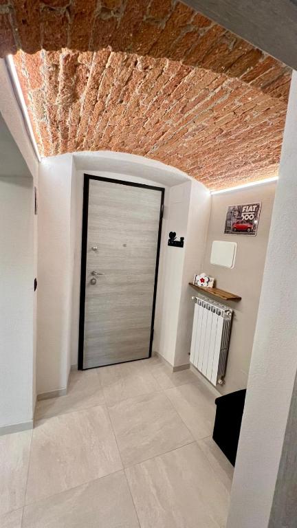 a room with a door and a brick ceiling at Ca' di Zio Tinu in Dronero