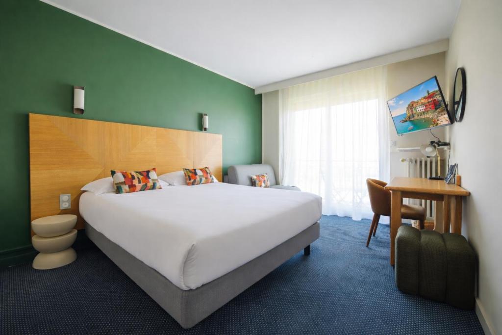 Cit'Hotel Logis De Brou, Bourg en Bresse RENOVE EN 2026 - Double Room With Sofa Bed And Balcony