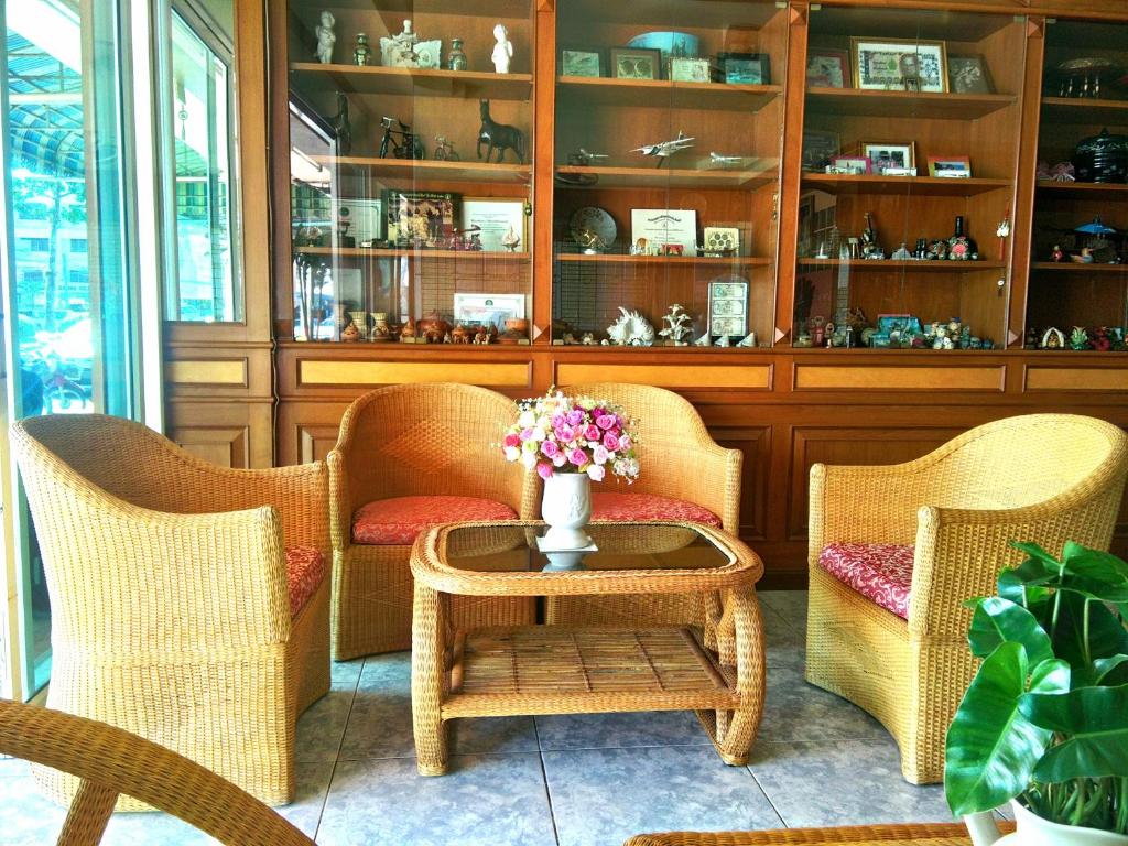 Posezení v ubytování Thepparat Lodge Krabi