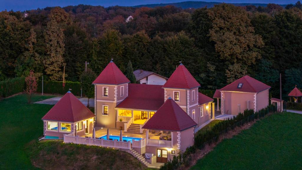 an aerial view of a large house with a pool at Dvori Perdedaj by Villas Guide in Beretinec