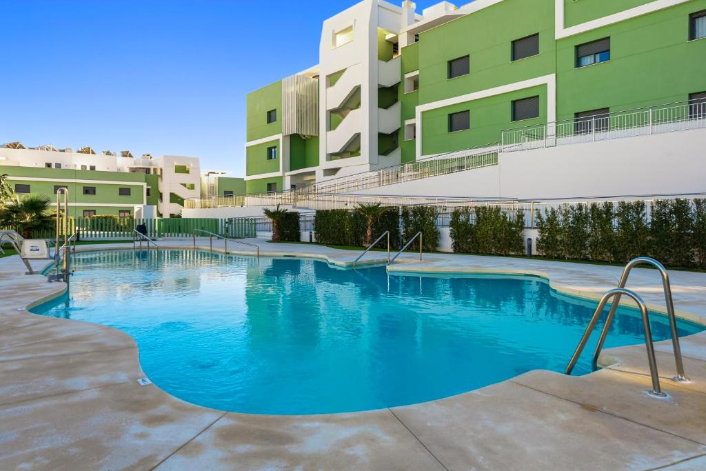 a swimming pool in the courtyard of a apartment building at Oasys de Ipanema in La Cala de Mijas