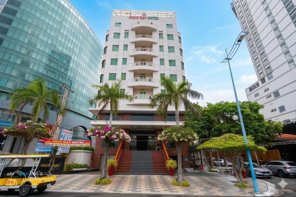 a building with a staircase in the middle of a city at Phúc Đạt Hotel in Vung Tau