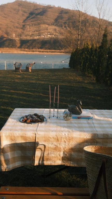 a table with two birds sitting on top of it at Chalet Odette in Pangarati