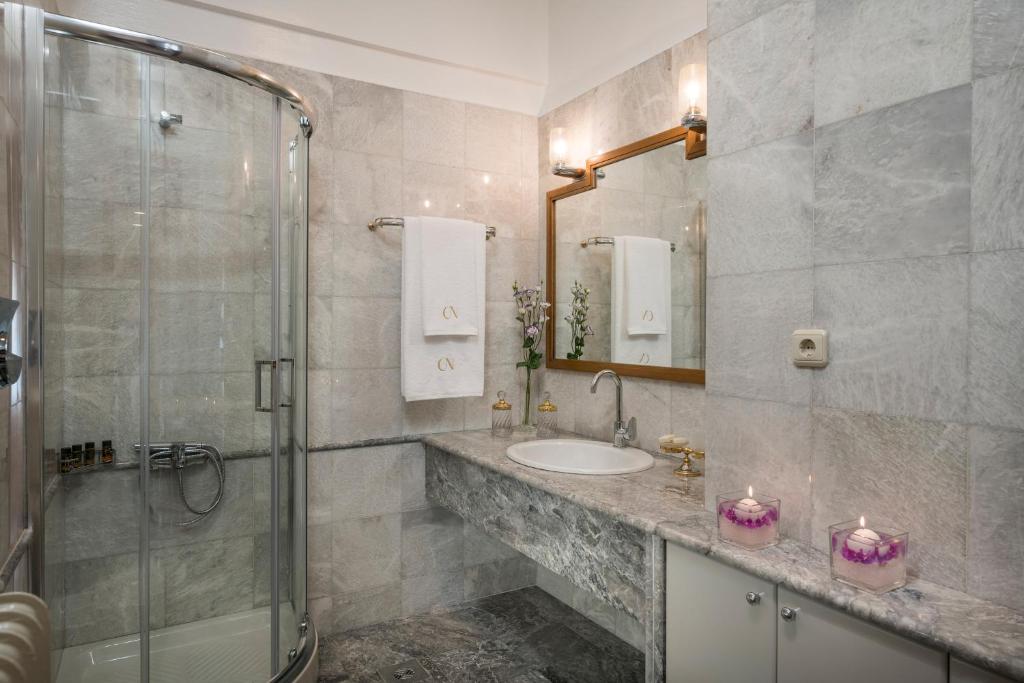 Soul of Sun - Spacious Luxury 90sqm Apartment, 2 Bathrooms, Chania Center, Private Parking Available 900m