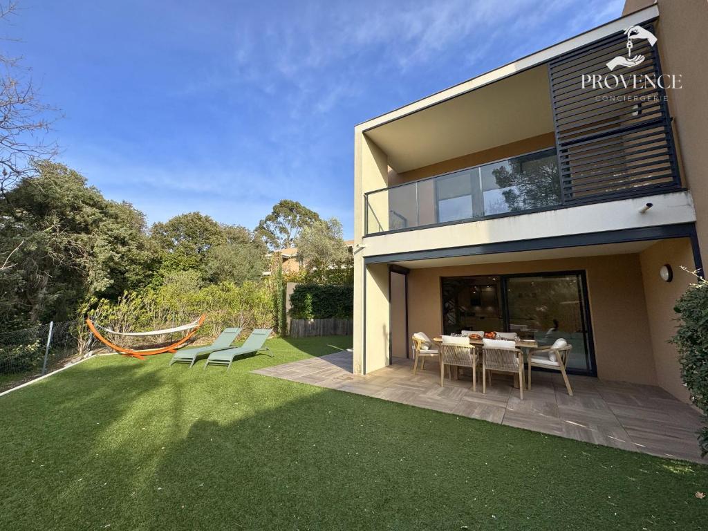 Spacieux duplex de standing avec piscine & parking