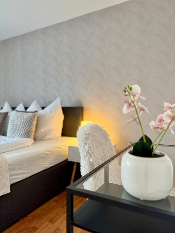 a living room with a couch and a coffee table at FeWo Pelkmann Apartment 2 - Die Grüne Oase - Garten & Balkon in Weikersheim