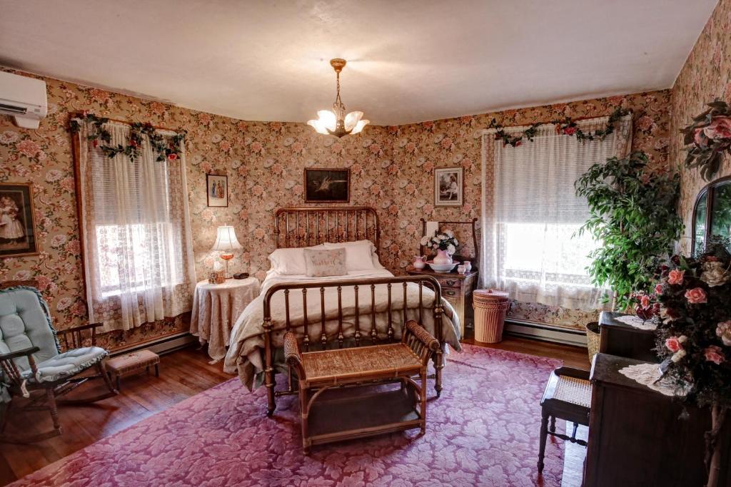 The Queen, A Victorian Bed & Breakfast - Quartiers De La Femme De Chambre