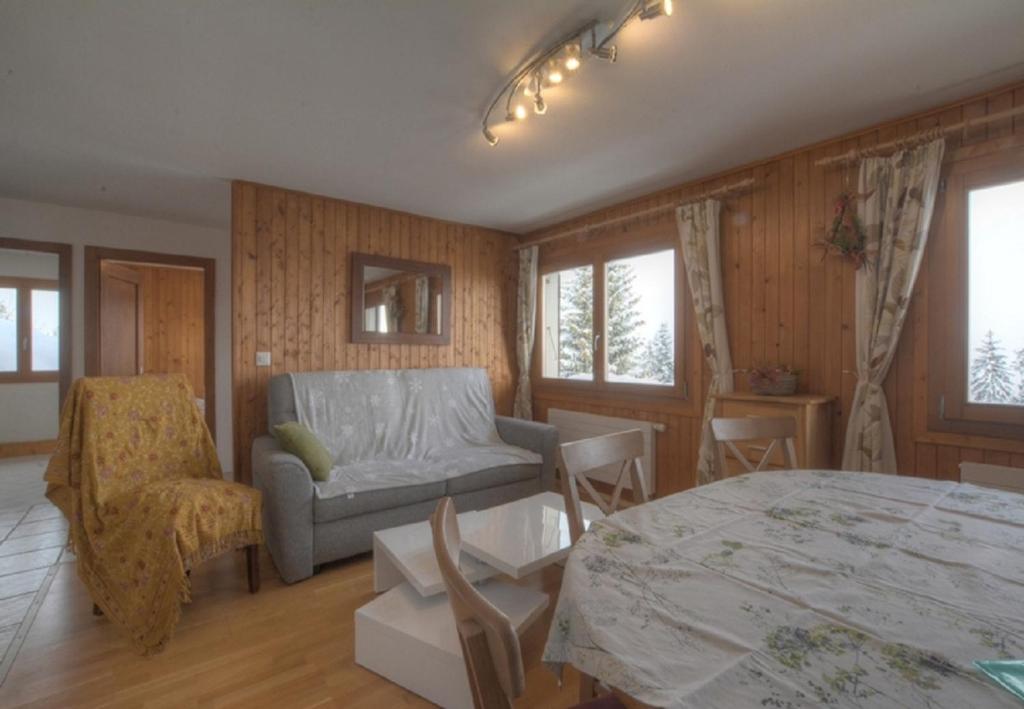 Godille rez a Anzere proche du centre avec vue sur les Alpes