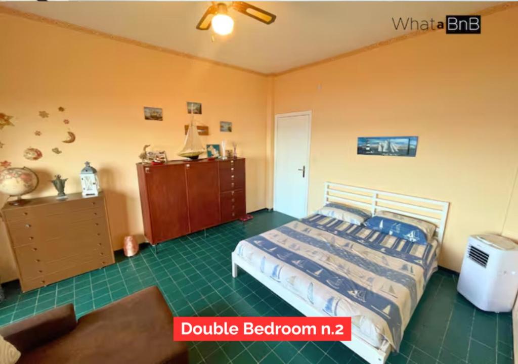 a bedroom with a bed and a dresser at Bergeggi - Appartamento Fronte Mare in Bergeggi