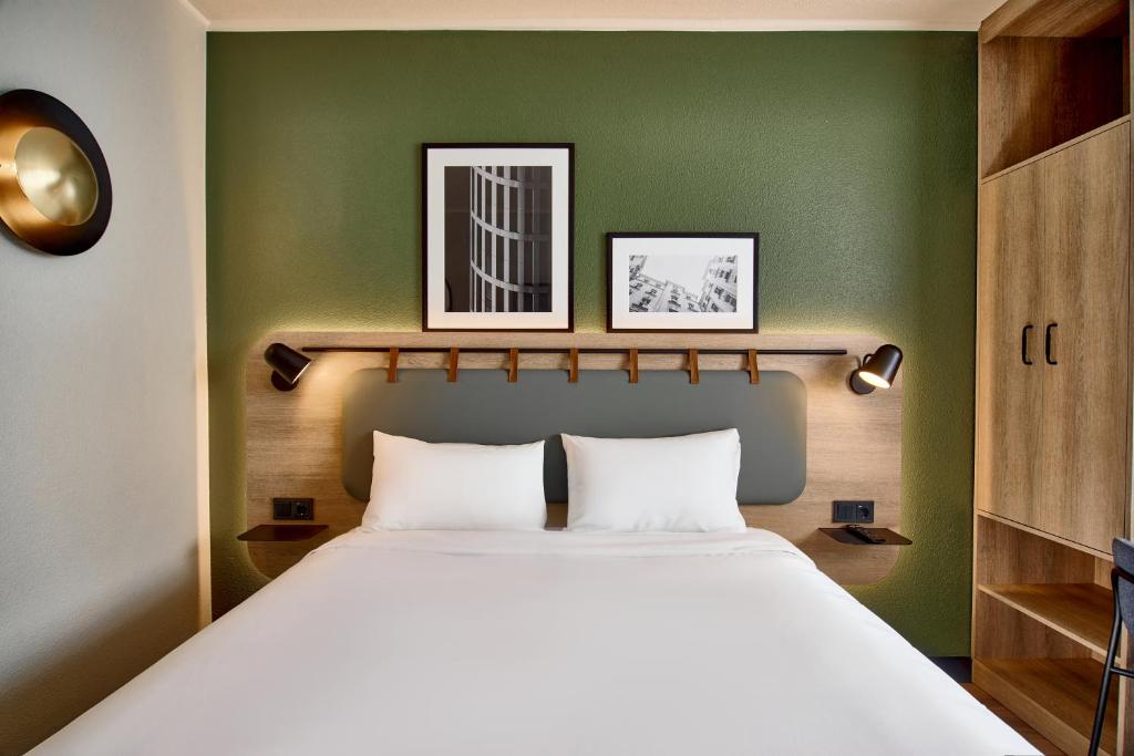 Campanile PRIME - Lublin - Standard Room - 1 Queen Bed 2 Single Beds