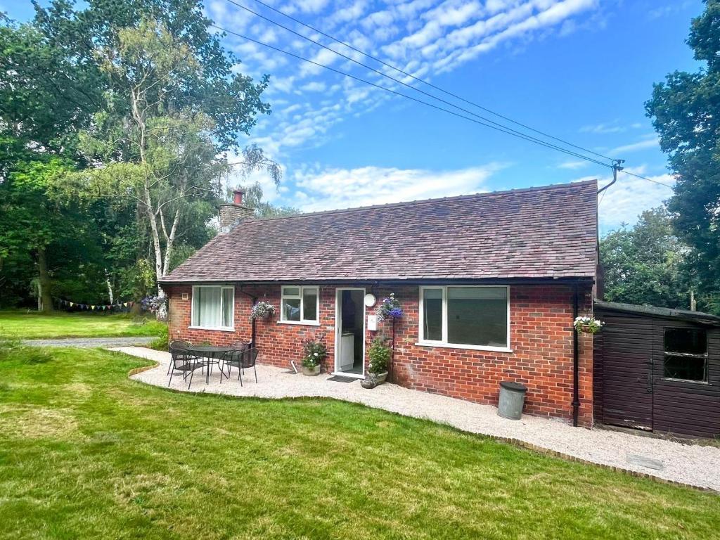 a red brick house with a picnic table in a yard at 2 Bed in Beaconsfield oc-t35951 in Beaconsfield