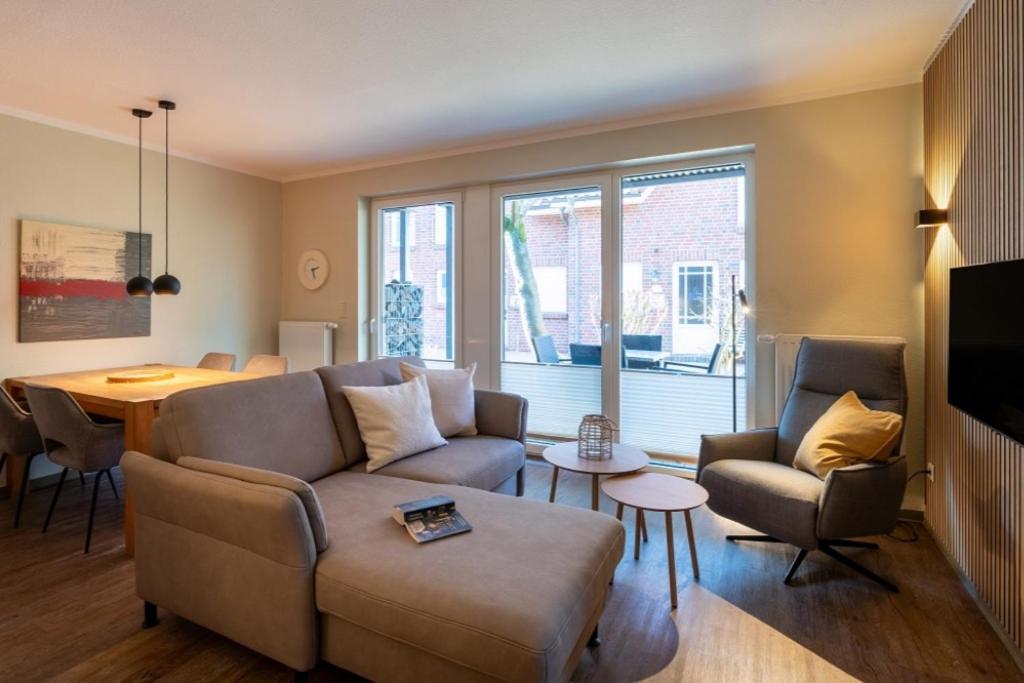a living room with a couch and a table at Wittehuus Wohnung 5 in Borkum
