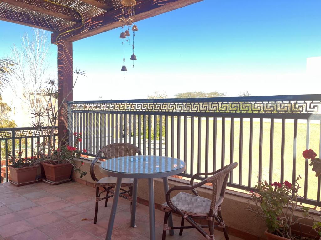 a patio with a table and chairs on a balcony at Margo Zimmer in Midreshet Ben Gurion