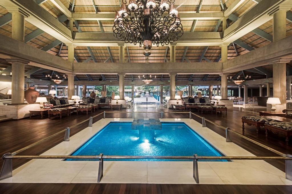 Bazén v ubytování Iberostar Selection Bávaro Suites nebo v jeho okolí