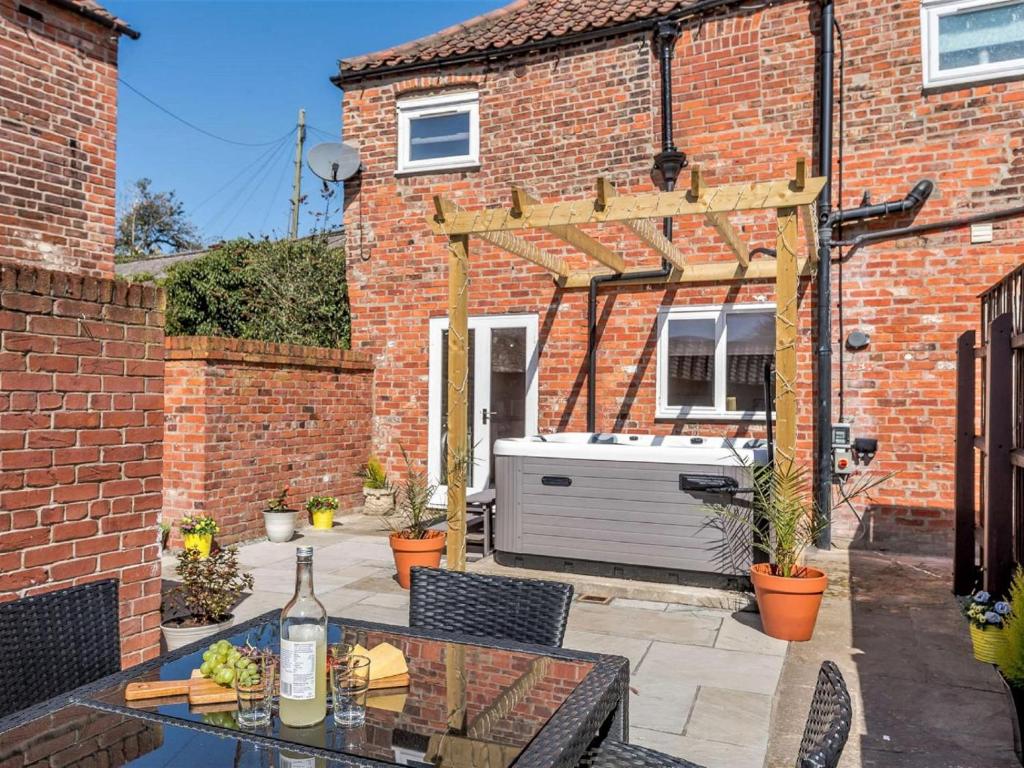 a patio with an outdoor kitchen in a brick building at 4 Bed in Skegness oc-81343 in Wainfleet All Saints