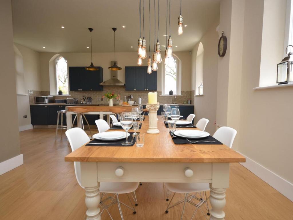 a dining room with a table and white chairs at 2 Bed in Alford oc-42581 in Ulceby