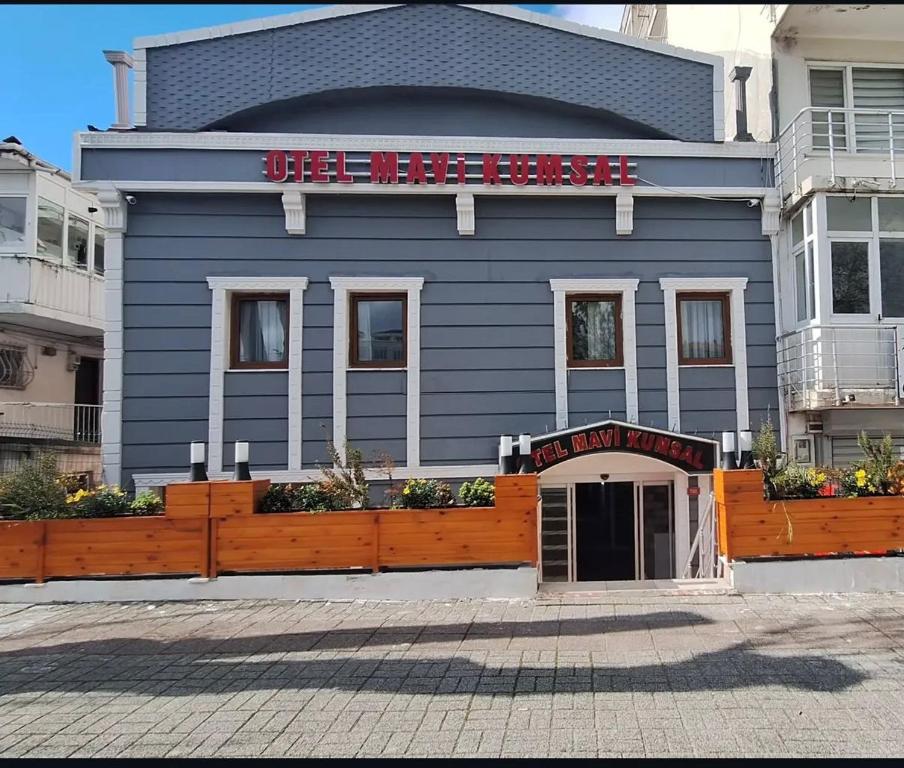 a blue building with a sign that reads silk meerzer at mavikumsal otel in Kumburgaz