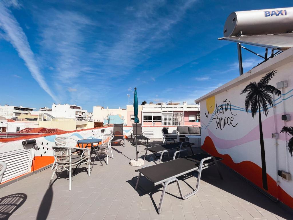 a deck with chairs and tables on a ship at Leevin Stay Guesthouse in Faro