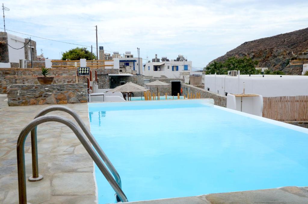 a large swimming pool on top of a house at Stone Apartments Kythnos in Kanala
