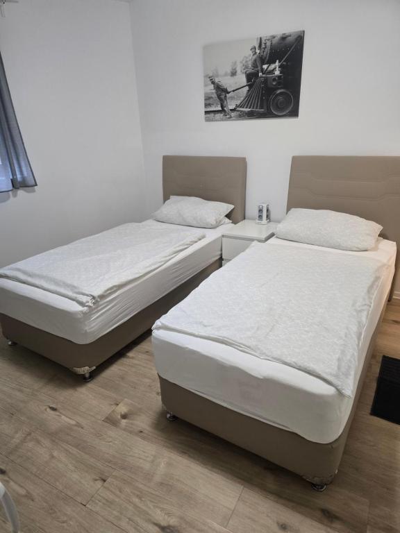 Monteurzimmer deSoL - Double Room With Private Bathroom