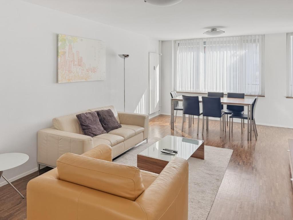 2BR near lake - Flower 23