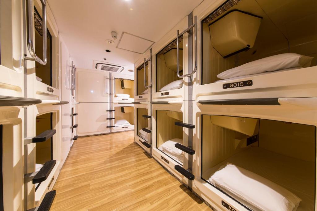 Легло или легла в стая в Shinjuku Kuyakusho-mae Capsule Hotel