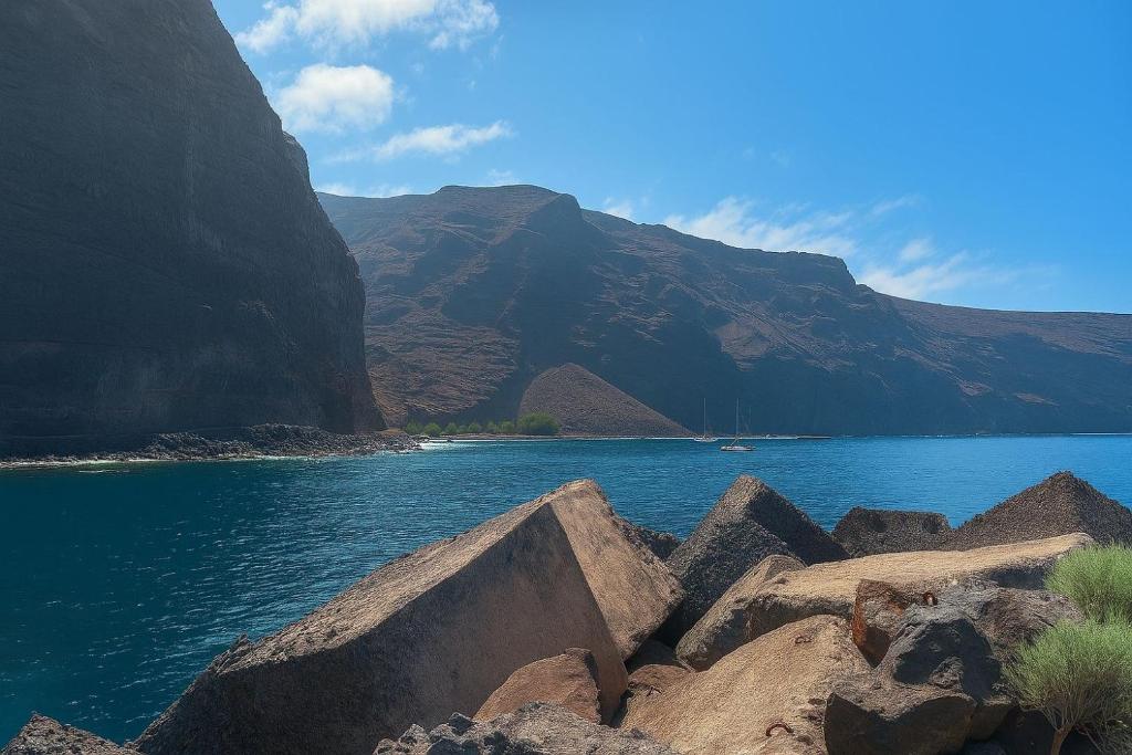 a view of a body of water with mountains at Casa Palmar La Gomera in Valle Gran Rey
