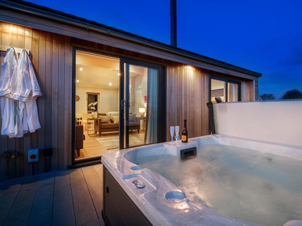 a large bath tub in a house with a view at 2 Bed in Anstruther oc-72435 in Anstruther