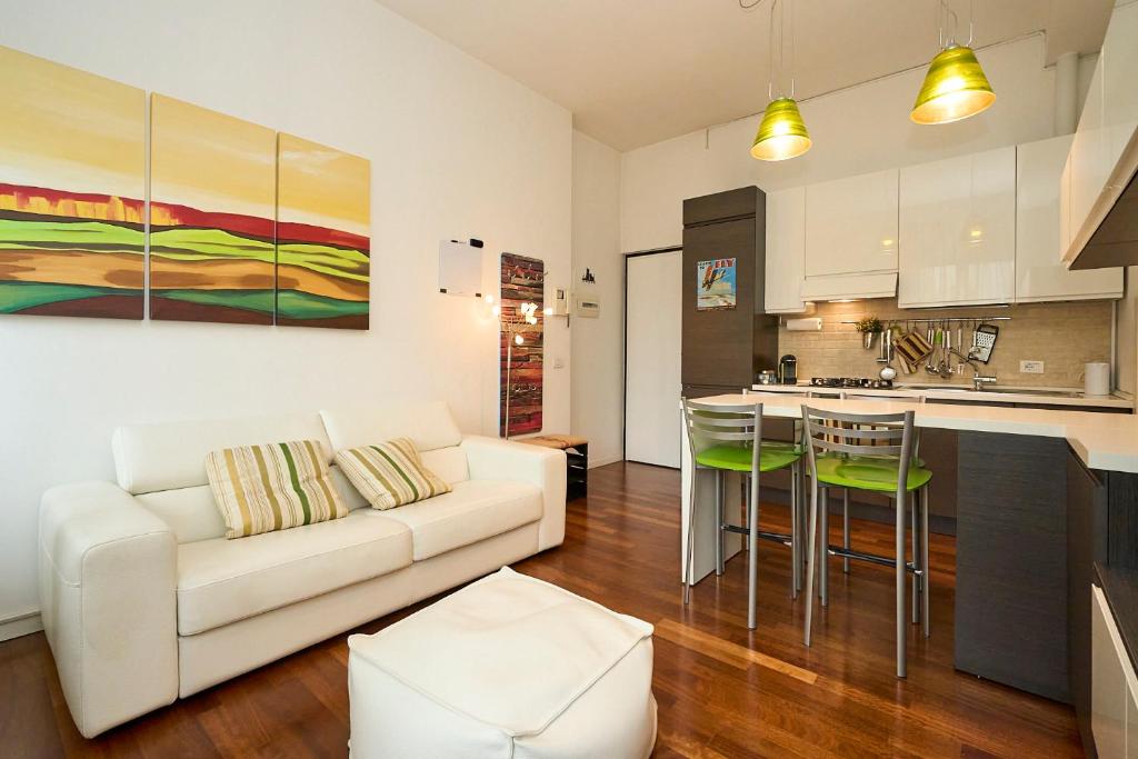 City Life - DUOMO Cozy Flat - Free Indoor Parking