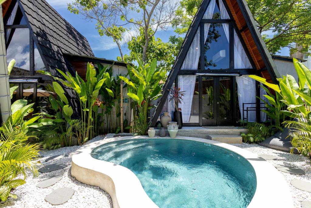 an outdoor hot tub in front of a house at Brisa Lofts Uluwatu in Uluwatu