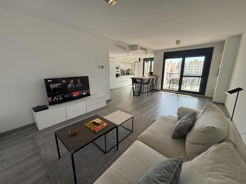Apartamento moderno con piscina cerca Playa San Juan by Turihome