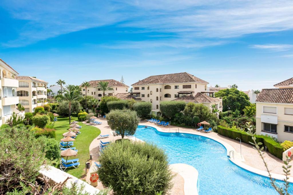 Awesome 3 Br Apart. w/ 4 Terraces, Pool & Parking