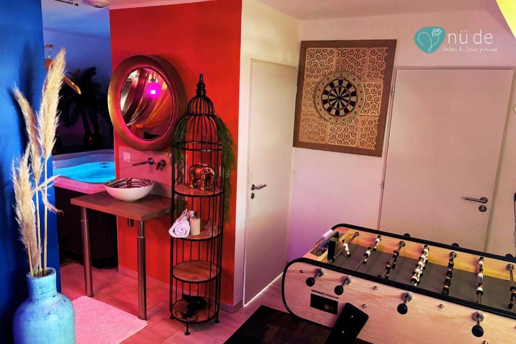 NÜ-DE GITES ET SPA - Suite With Hot Tub
