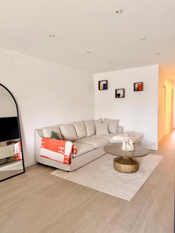 Appartement 4 personnes, Plage 2 min , Bus direct Cannes centre
