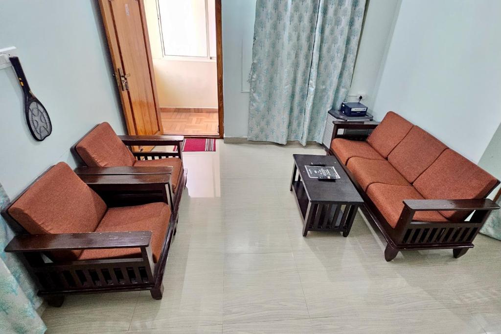 TrueLife Comfort Inn - Near PS4 veg restaurant - On way to Balaji Temple - 2BHK AC apartments - Coffee Tea Milk - Fast WiFi, Kitchen, Dining, Android TV, Parking - Easy access to Airport, Railway Station and to all Temples - Top service with lots of Love photo