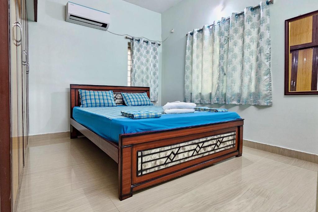TrueLife Comfort Inn - Near PS4 veg restaurant - On way to Balaji Temple - 2BHK AC apartments - Coffee Tea Milk - Fast WiFi, Kitchen, Dining, Android TV, Parking - Easy access to Airport, Railway Station and to all Temples - Top service with lots of Love photo