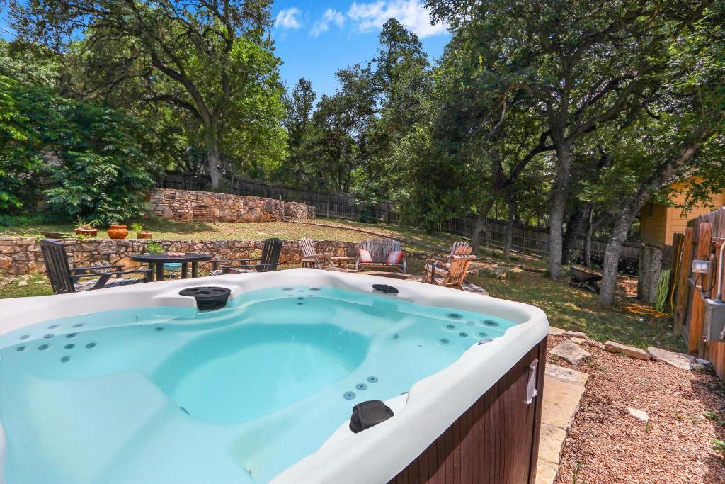 a jacuzzi tub in a yard with a patio at Mi Rancho in Wimberley