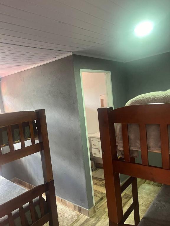 Quarto n°7 de solteiro acomoda 4 pessoas