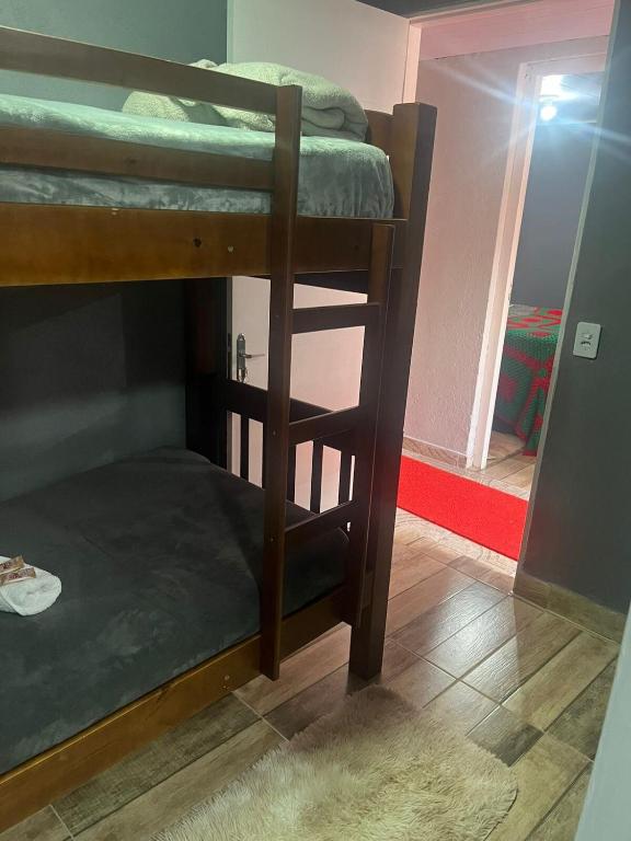 Quarto n°7 de solteiro acomoda 4 pessoas