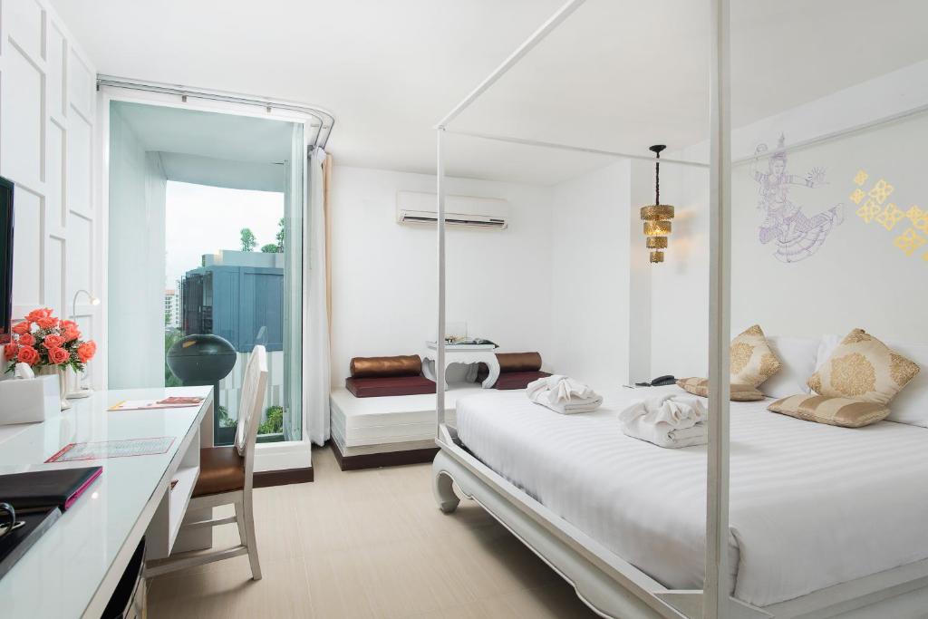 
Studio Mai Thai Ratthanakosin
