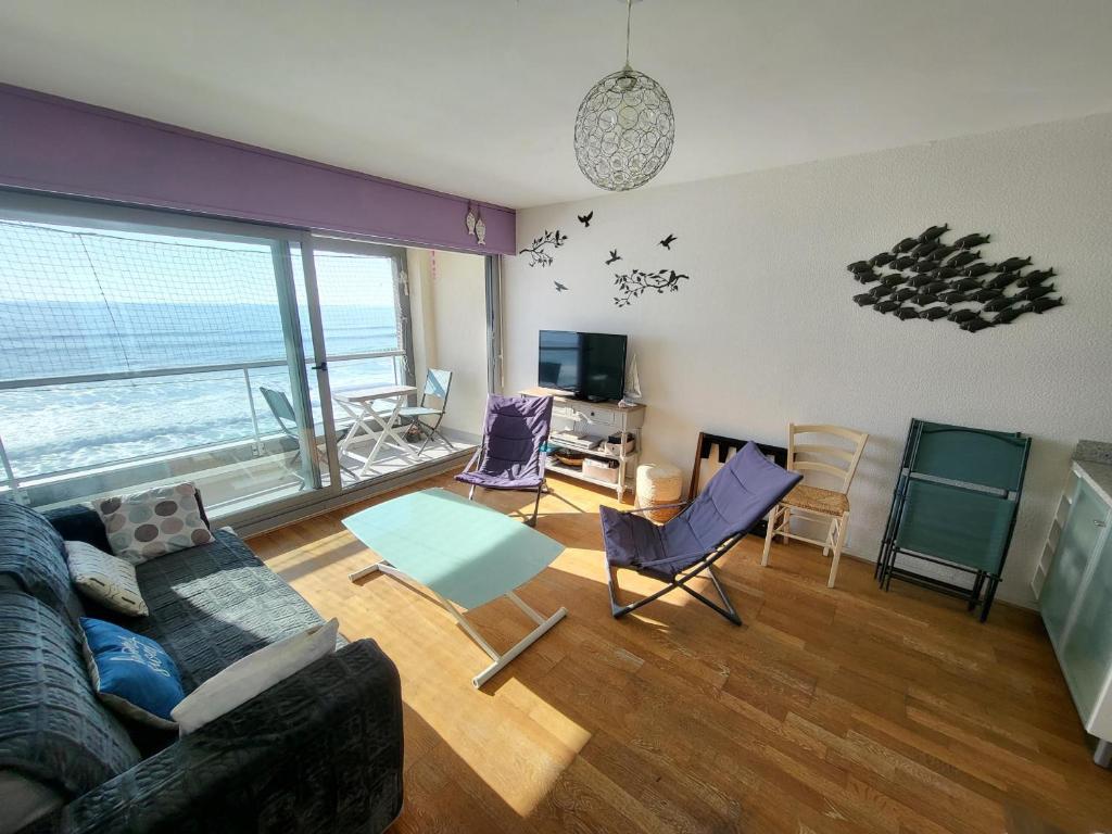 Studio avec balcon, WIFI, et parking proche plage