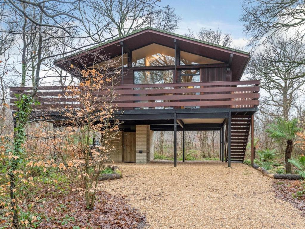 a house in the woods with a large deck at 1 Bed in Brockenhurst oc-78005 in Beaulieu