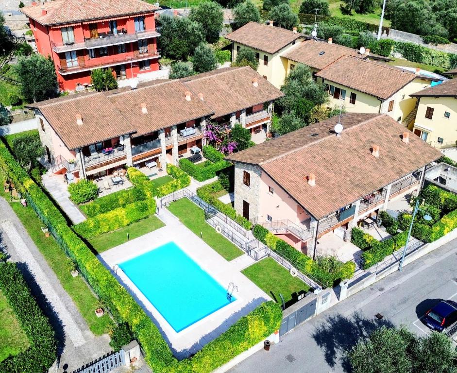 an aerial view of a house with a swimming pool at Casa Raggio di Sole in Toscolano Maderno