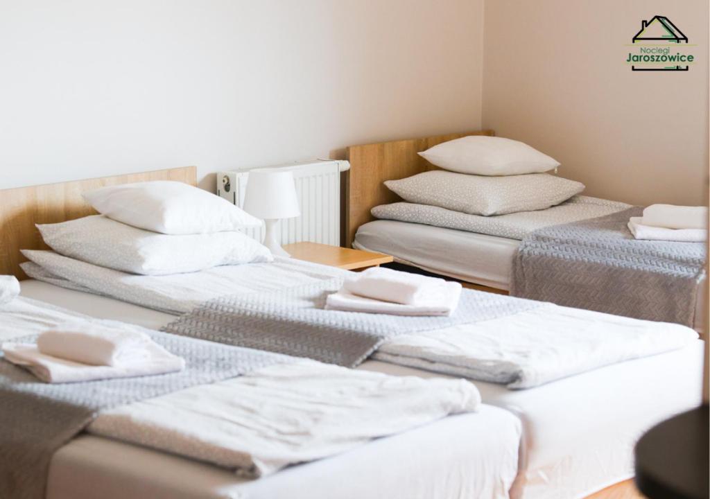 Noclegi Jaroszowice - Quadruple Room With Balcony
