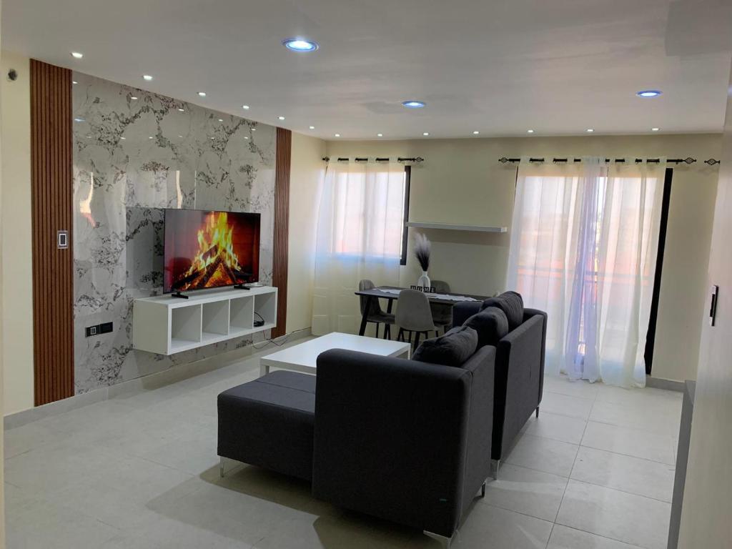 a living room with a couch and a tv at Condominio cortico in Mendoza