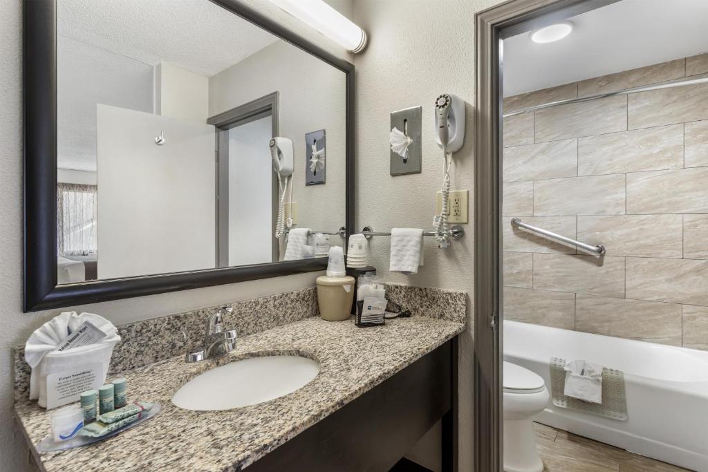 Best Western Asheville-Blue Ridge Parkway photo