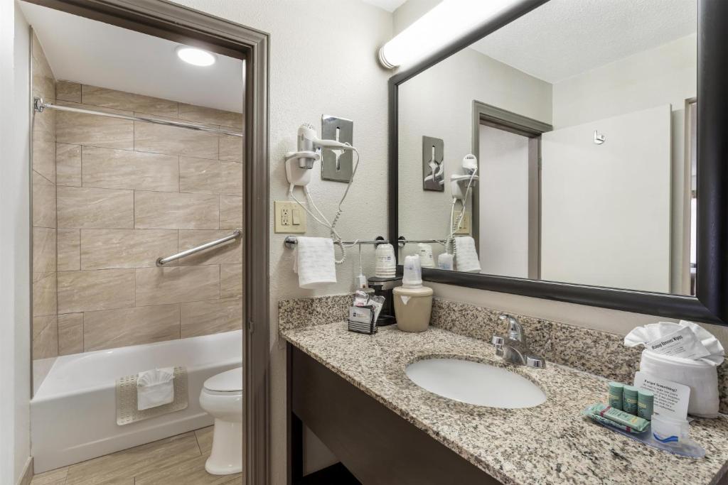 Best Western Asheville-Blue Ridge Parkway photo